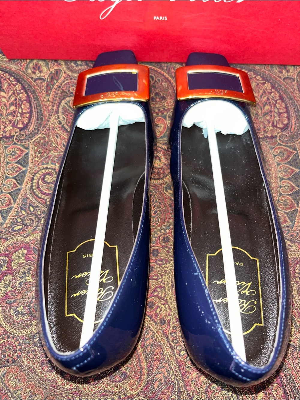 Roger Vivier Navy Patent Décolleté Bell Pumps w Gold Buckle - EU 38.5 - NWT - Picture 5 of 14